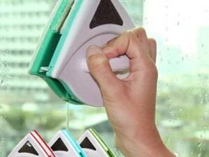 Triangle Magnetic Glass Cleaner